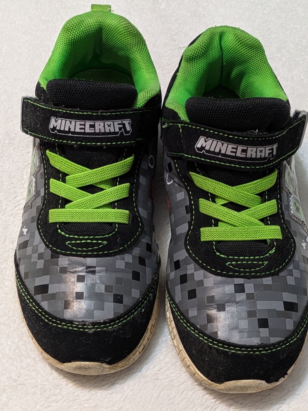 Minecraft Boys' Light-Up Athletic Sneakers – Black/Grey/Green– Size: 1